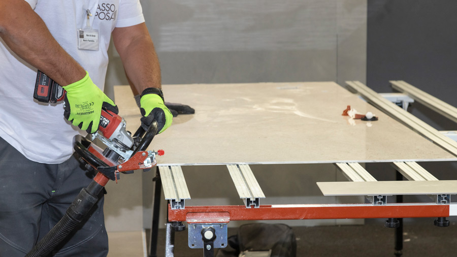 Taglio lastra ceramica